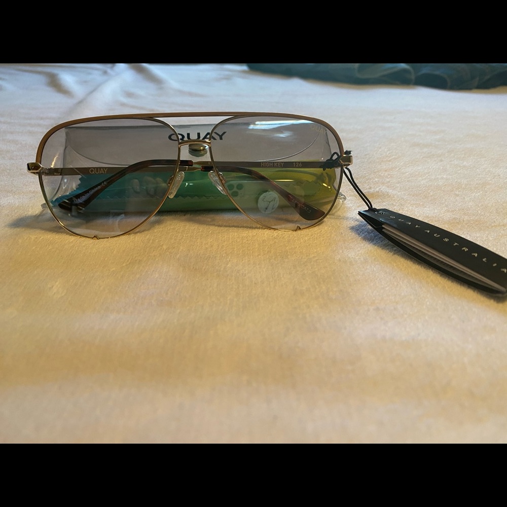 Quay High Key Contrast